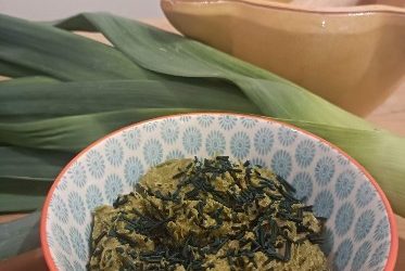 Pesto “anti gaspi” de verts de poireaux à la spiruline